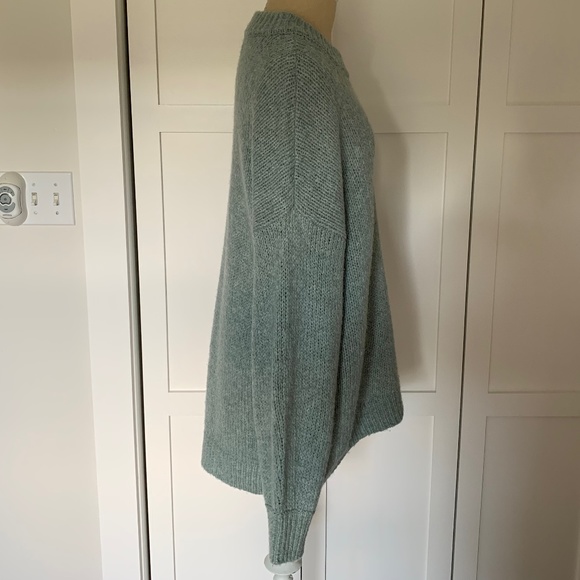 ABERCROMBIE CREW NECK SWEATER - Picture 4 of 8